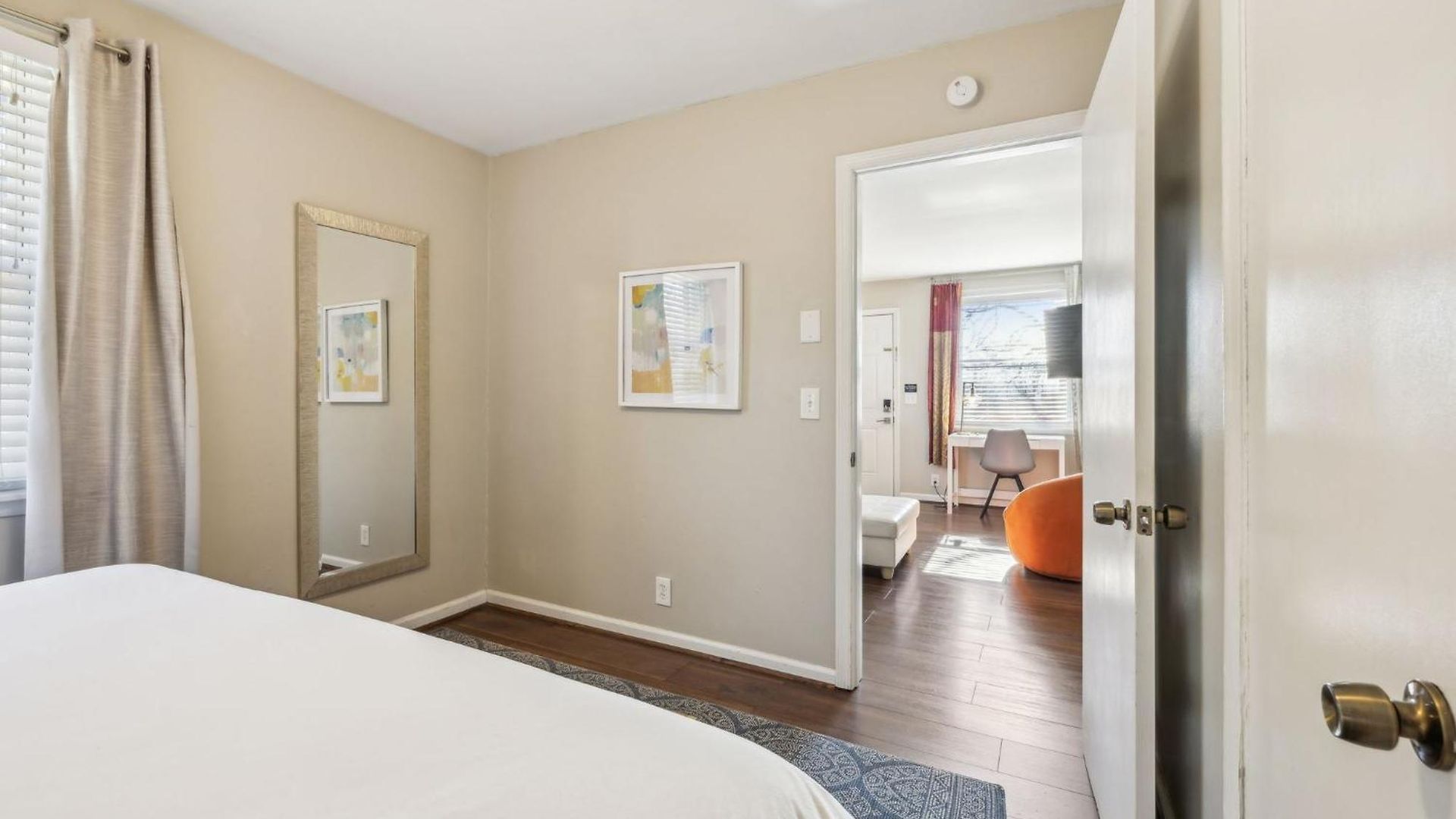 Family Friends And Free Parking Close To Downtown Holiday home *