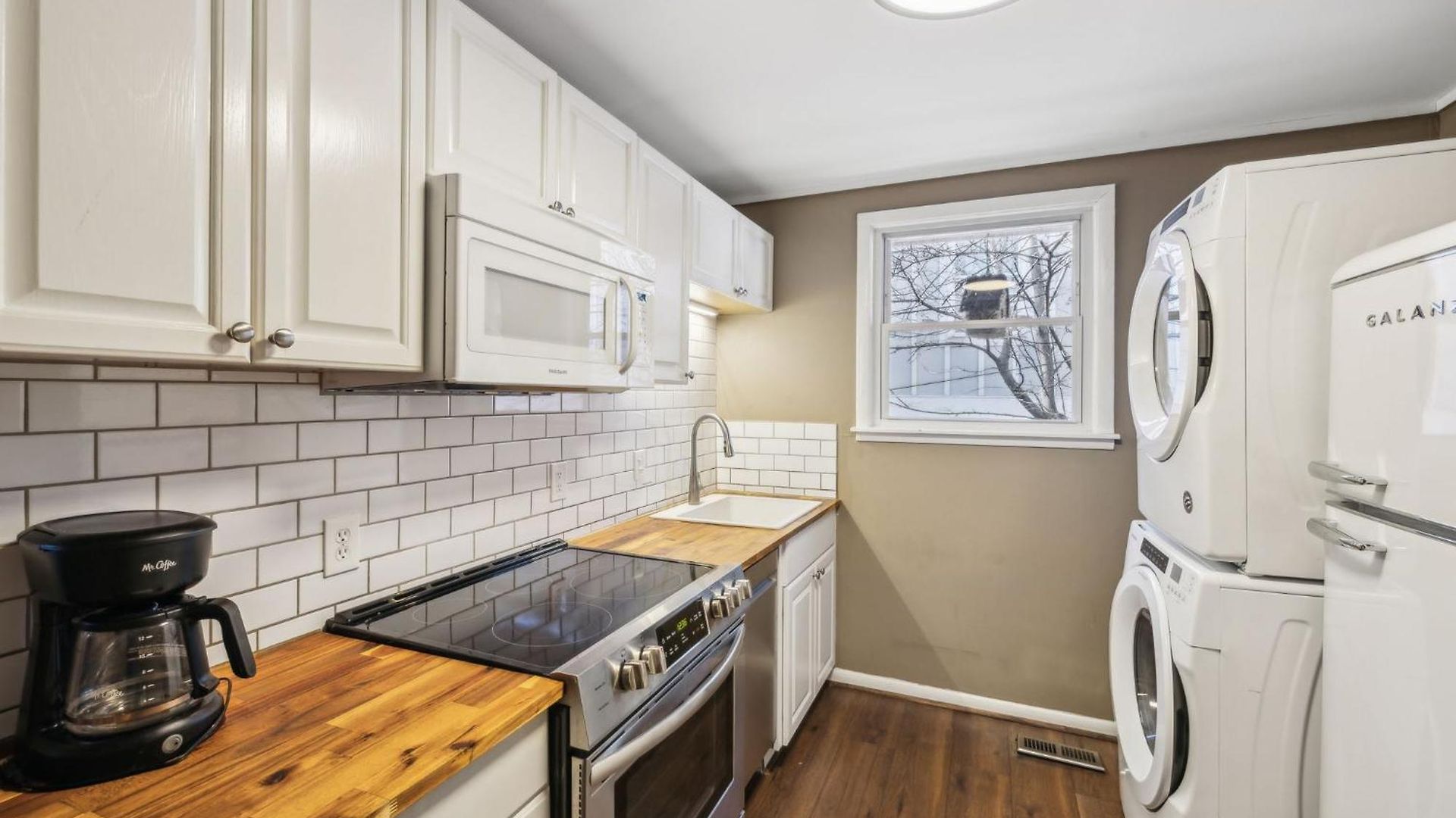 Family Friends And Free Parking Close To Downtown Holiday home *