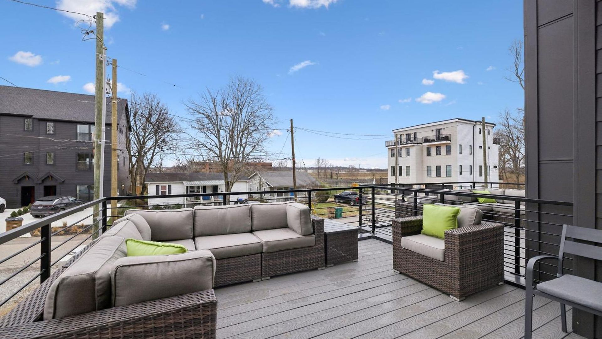 Holiday home Stylish Multi-level Retreat Rooftop & Pool Table
