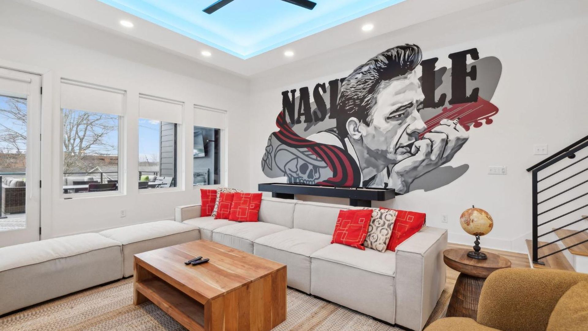 Stylish Multi-level Retreat Rooftop & Pool Table Nashville