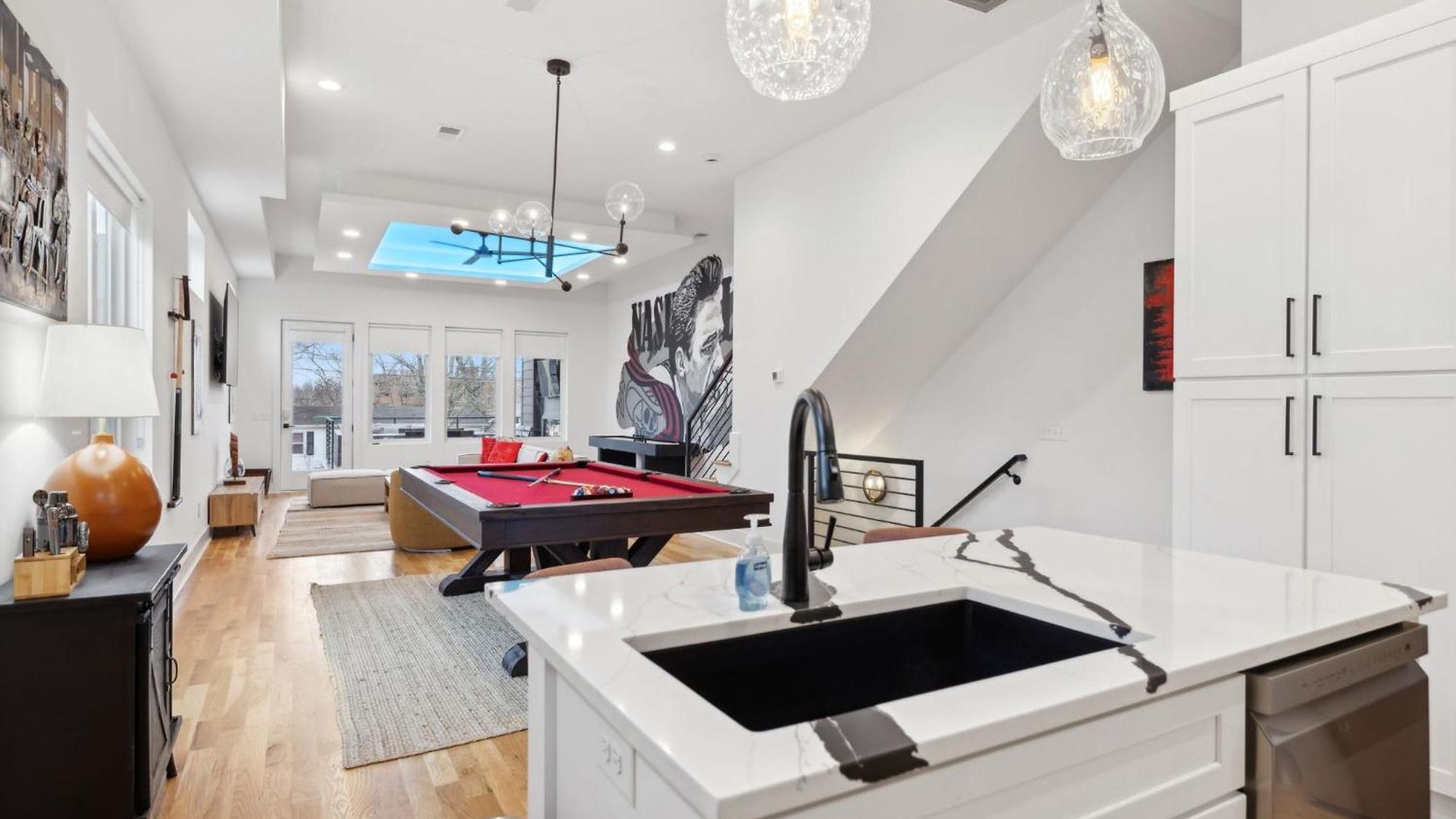 Stylish Multi-level Retreat Rooftop & Pool Table * Nashville