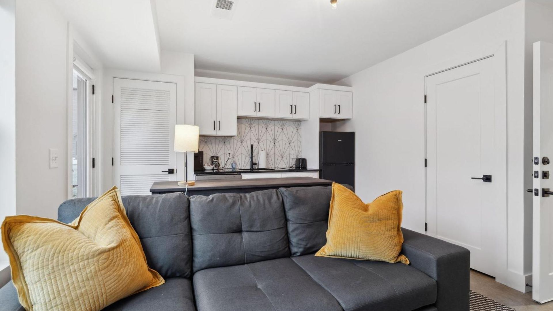 Stylish Multi-level Retreat Rooftop & Pool Table *