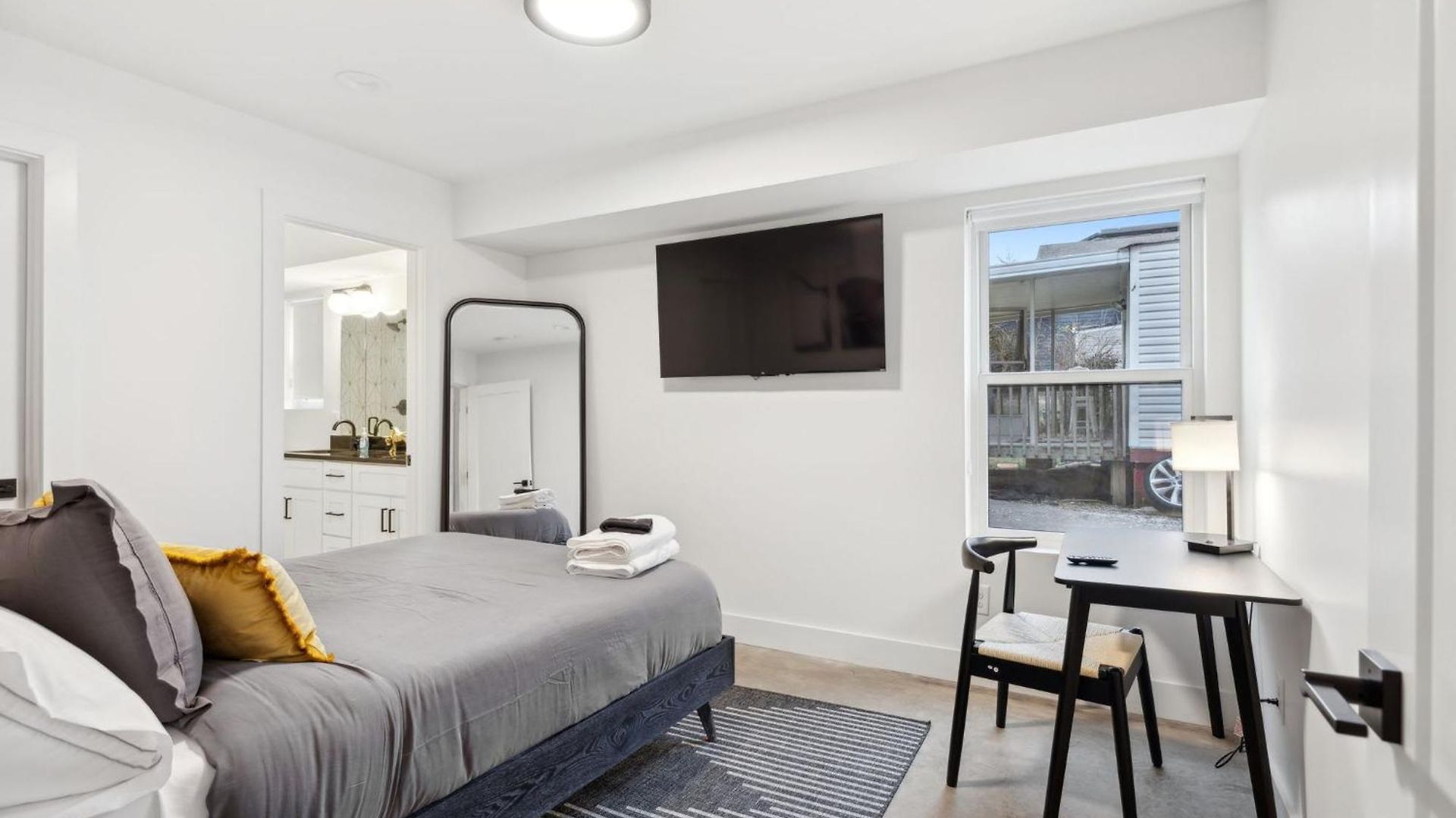 Stylish Multi-level Retreat Rooftop & Pool Table Holiday home Nashville