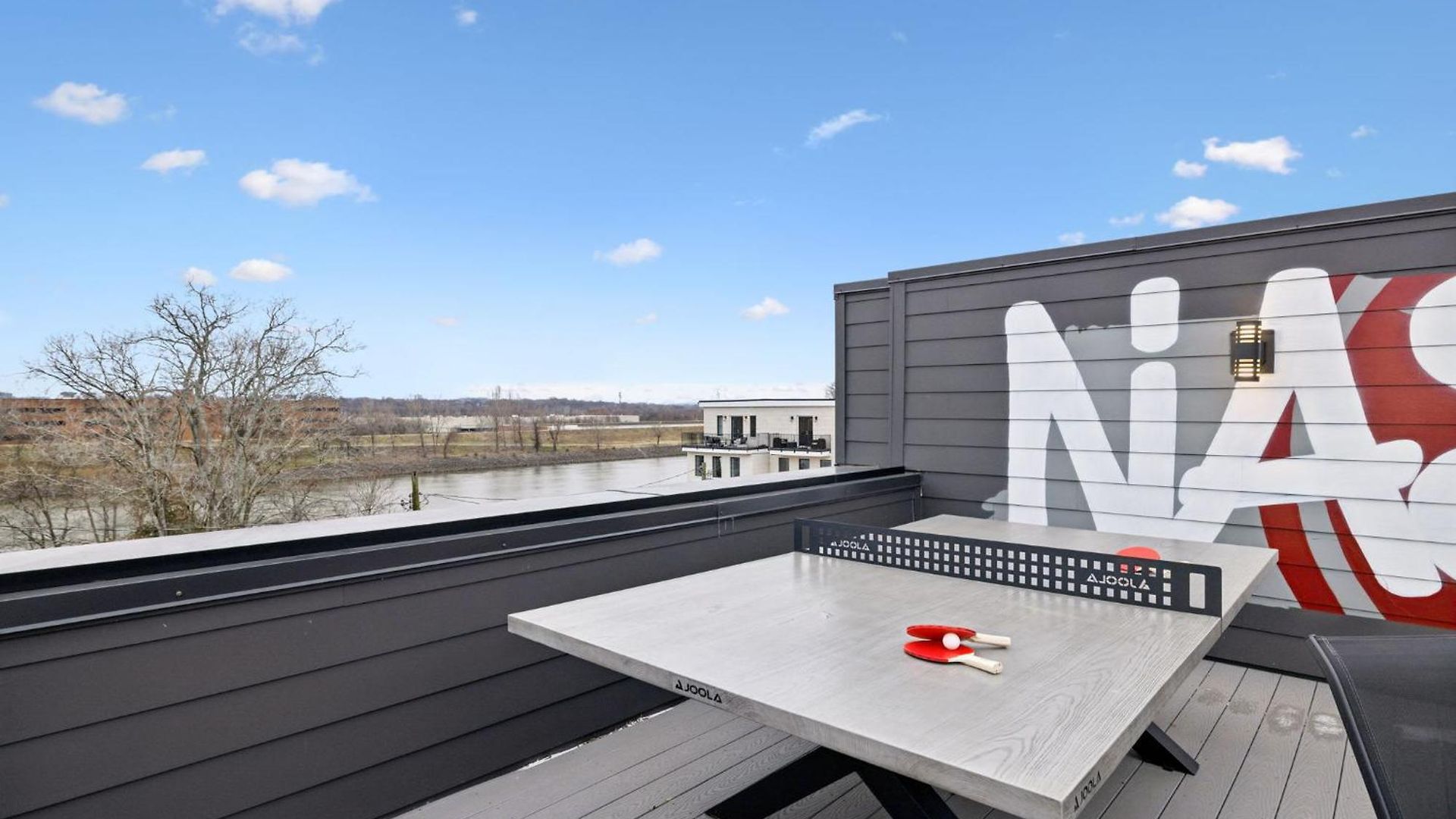 Holiday home Stylish Multi-level Retreat Rooftop & Pool Table