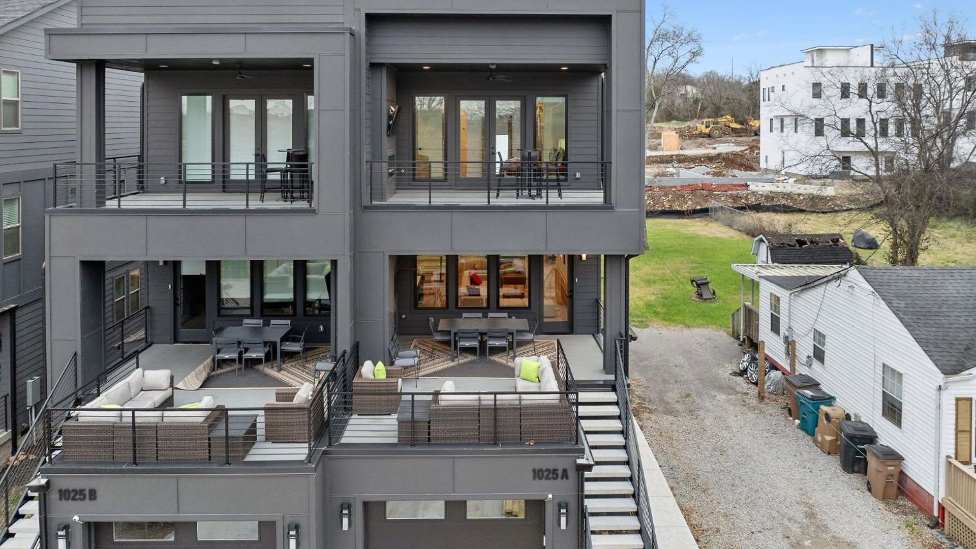 Stylish Multi-level Retreat Rooftop & Pool Table Holiday home Nashville