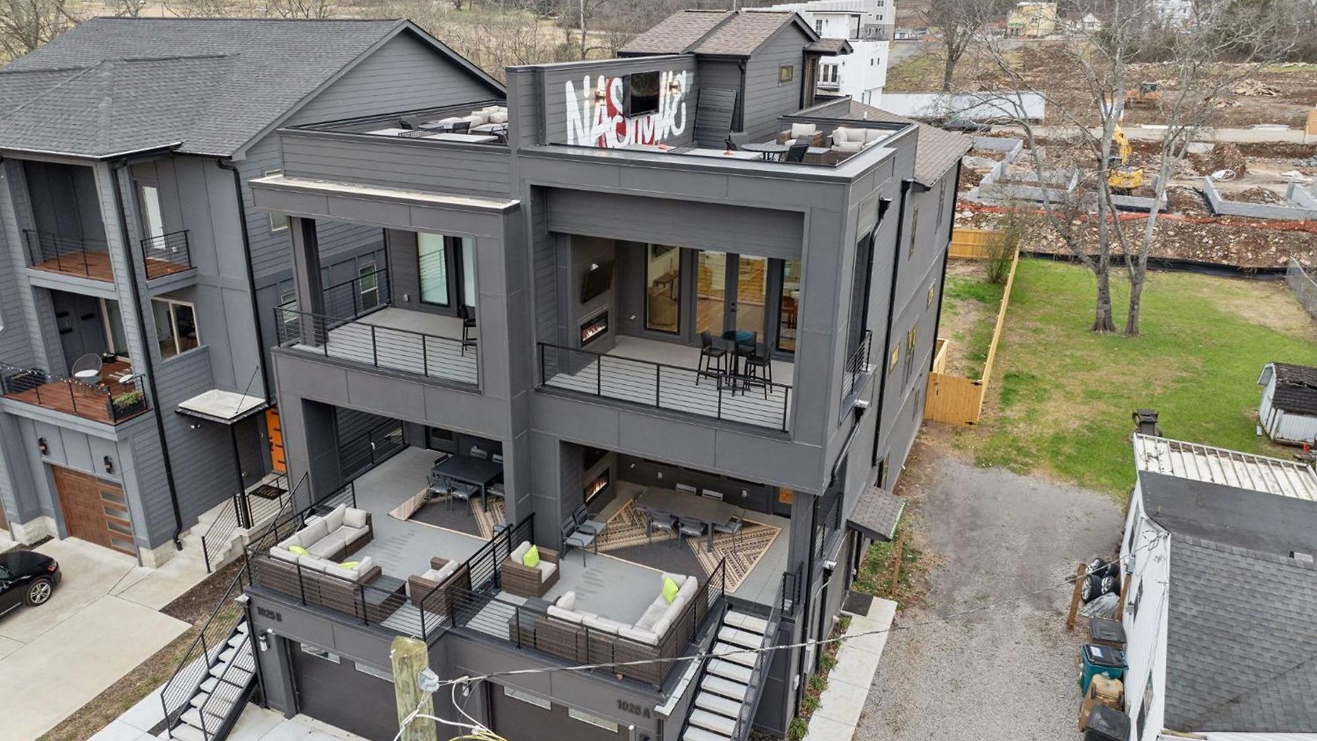 Stylish Multi-level Retreat Rooftop & Pool Table Nashville