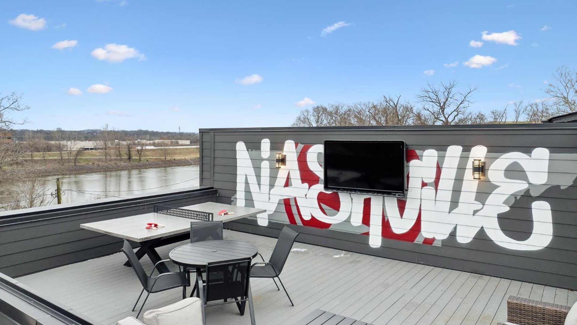 Holiday home Stylish Multi-level Retreat Rooftop & Pool Table