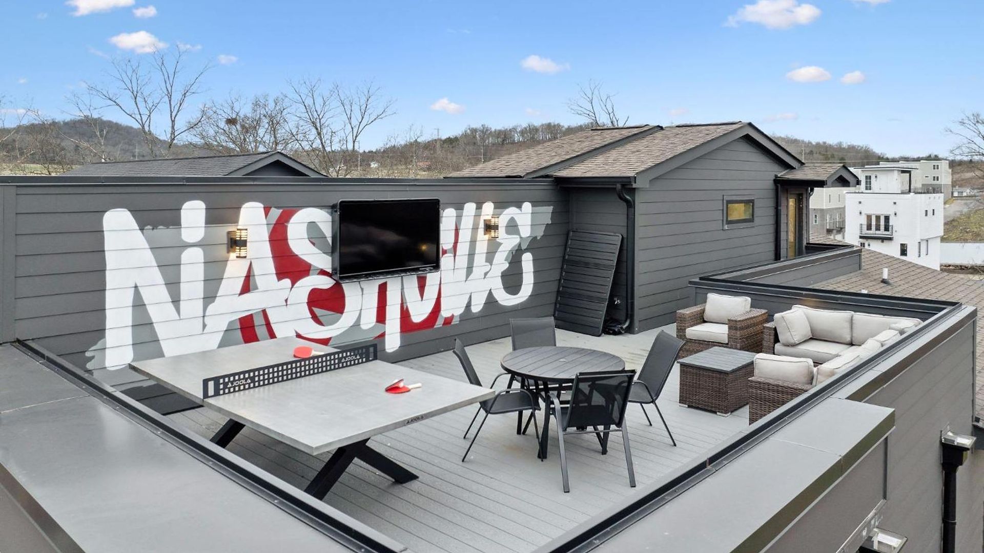 Stylish Multi-level Retreat Rooftop & Pool Table