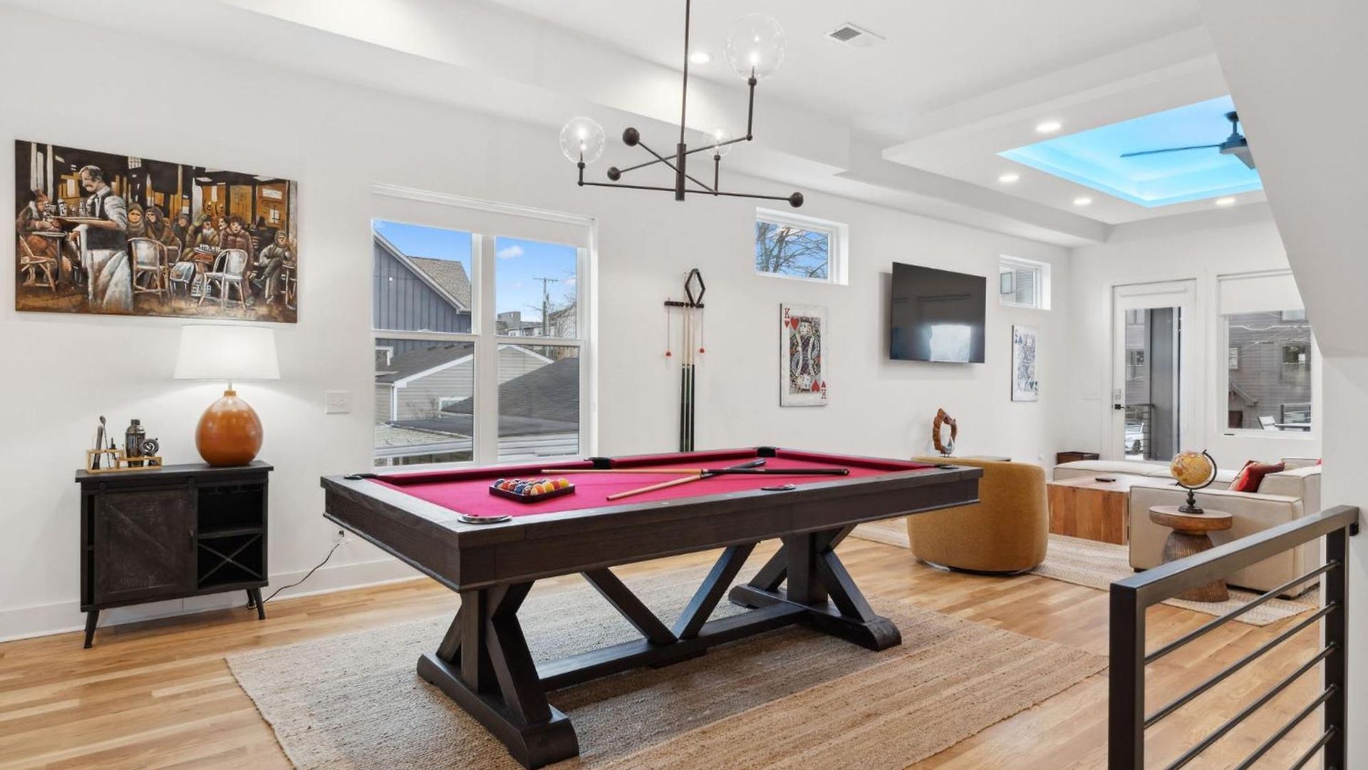 New Modern Multi-level Pooltable & Rooftop Holiday home Nashville