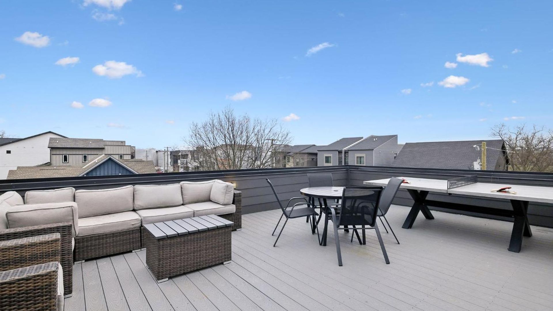New Modern Multi-level Pooltable & Rooftop Holiday home Nashville