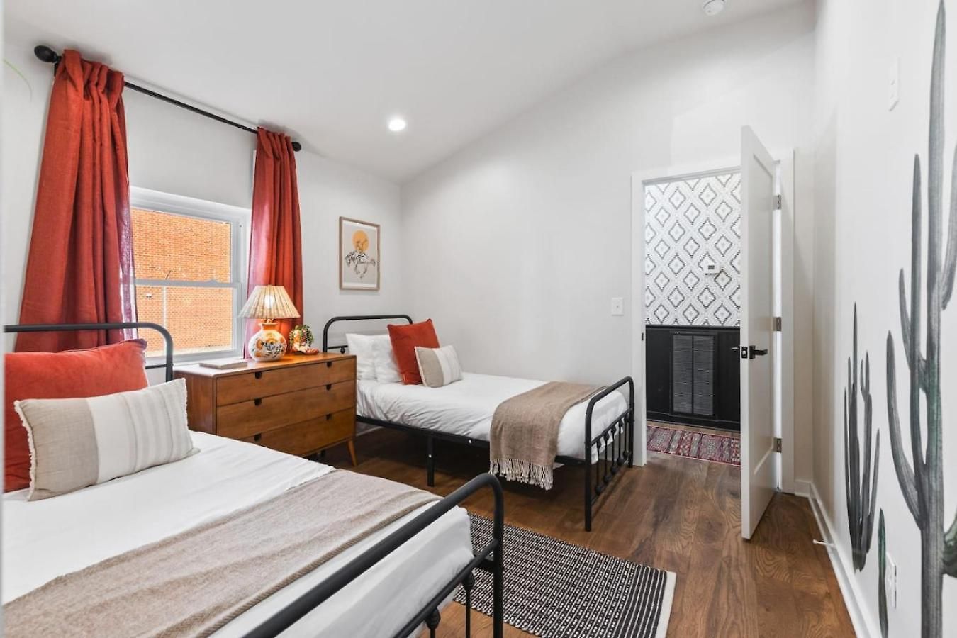 Chic And Cozy - Walk To Bars, Coffee, And Restaurants Holiday home Nashville