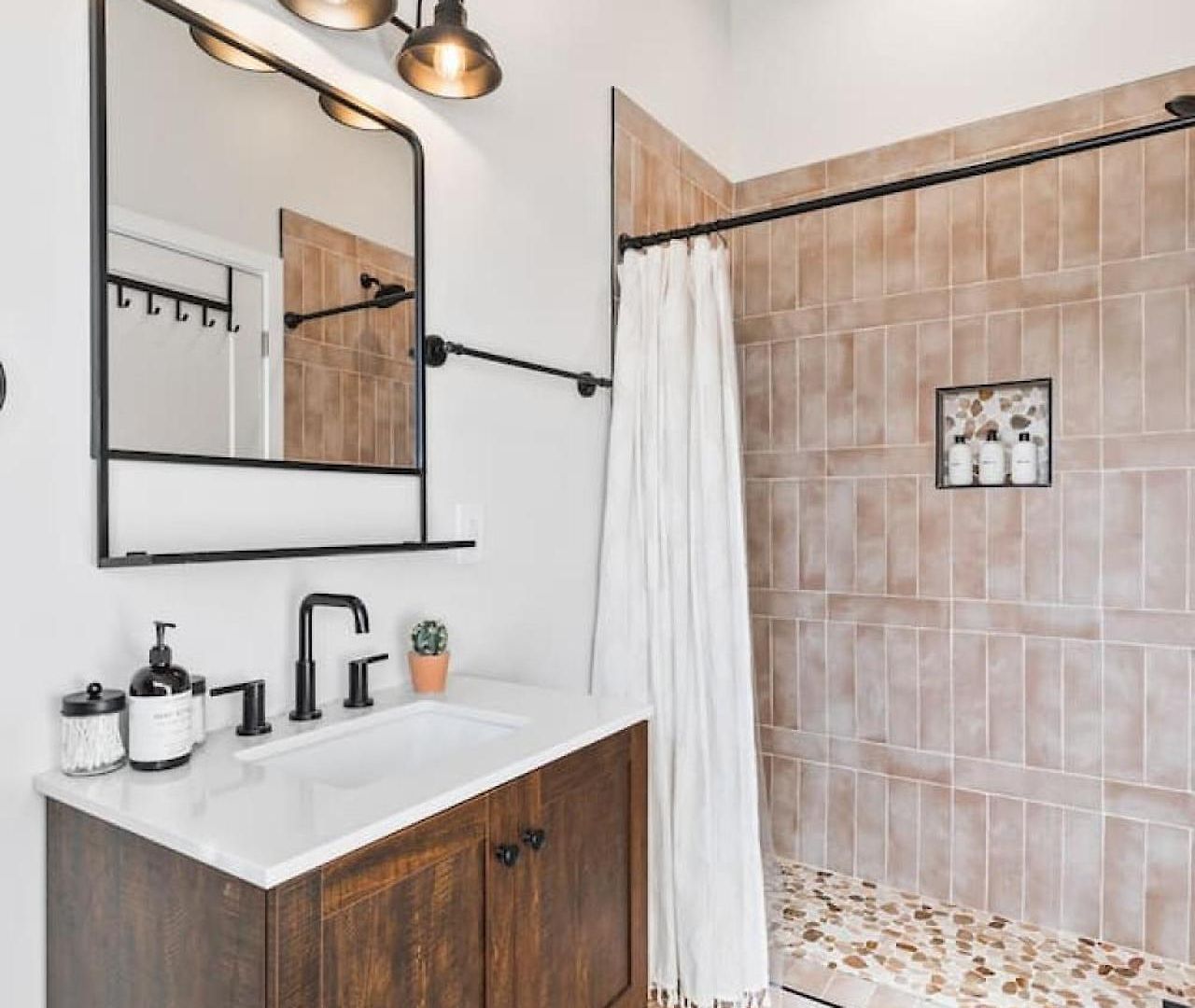 Chic And Cozy - Walk To Bars, Coffee, And Restaurants Holiday home Nashville