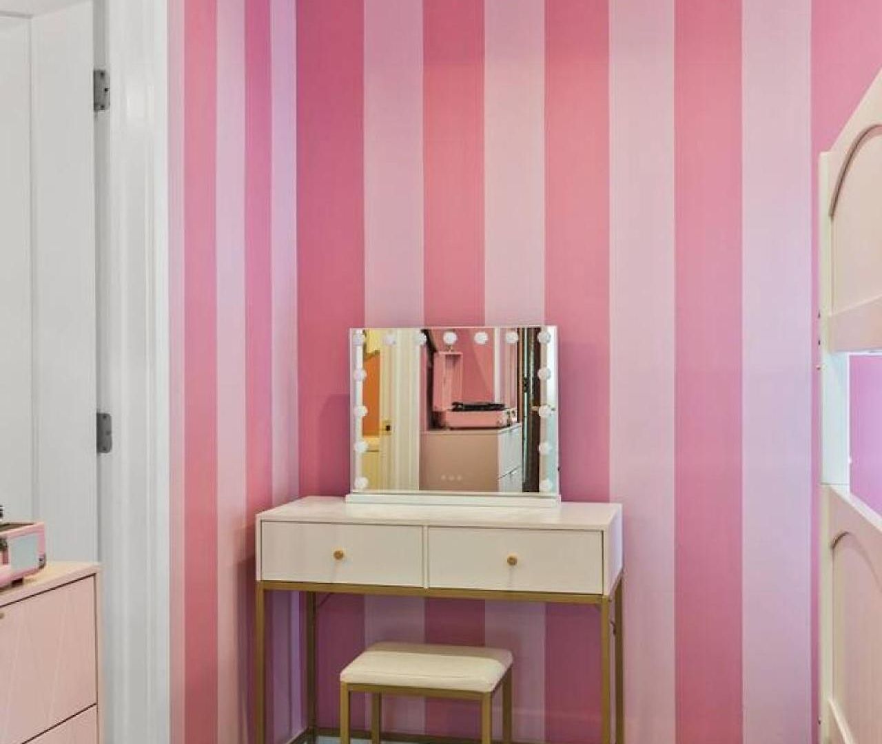 Barbie Dream - Near Restaurants, Coffee And Bar Holiday home