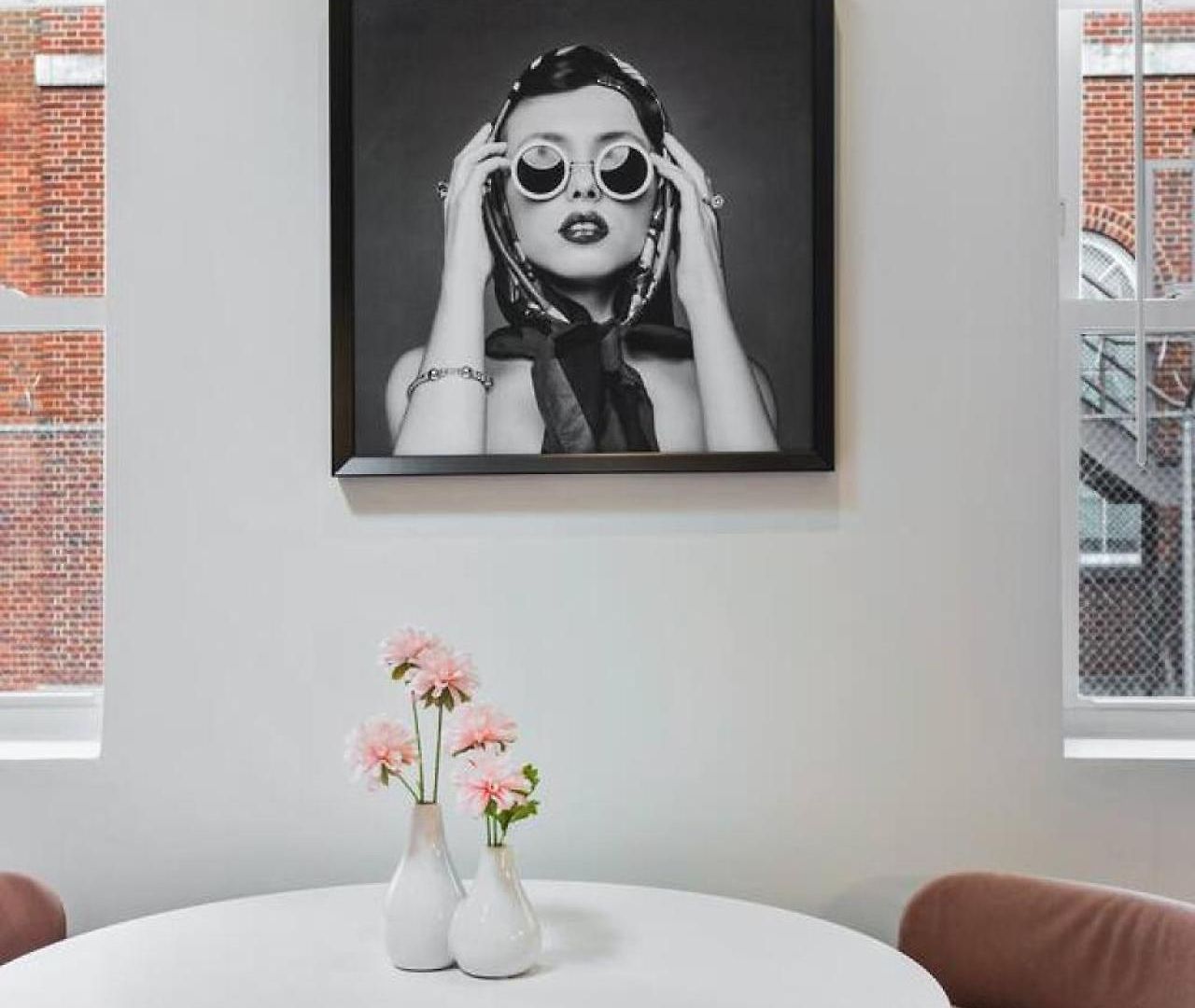 Barbie Dream - Near Restaurants, Coffee And Bar Nashville