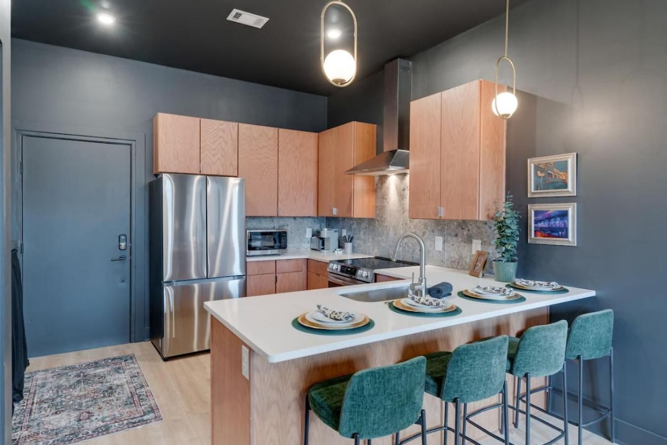 Spacious Floor Sleeps 6 Nashville