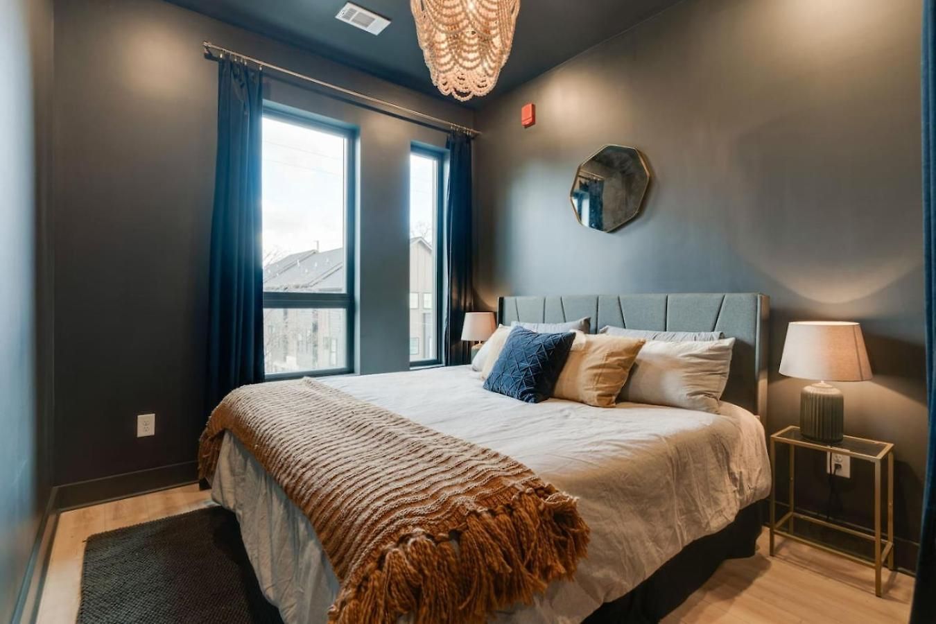 Spacious Floor Sleeps 6 Nashville