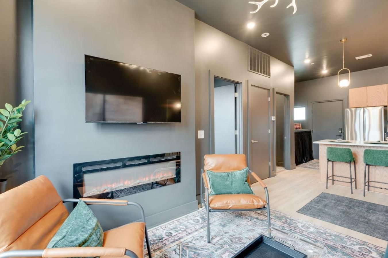 Spacious Floor Sleeps 6