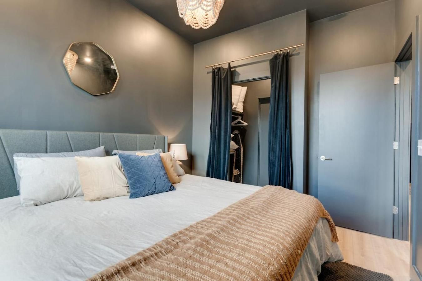 Apartment Spacious Floor Sleeps 6 Nashville
