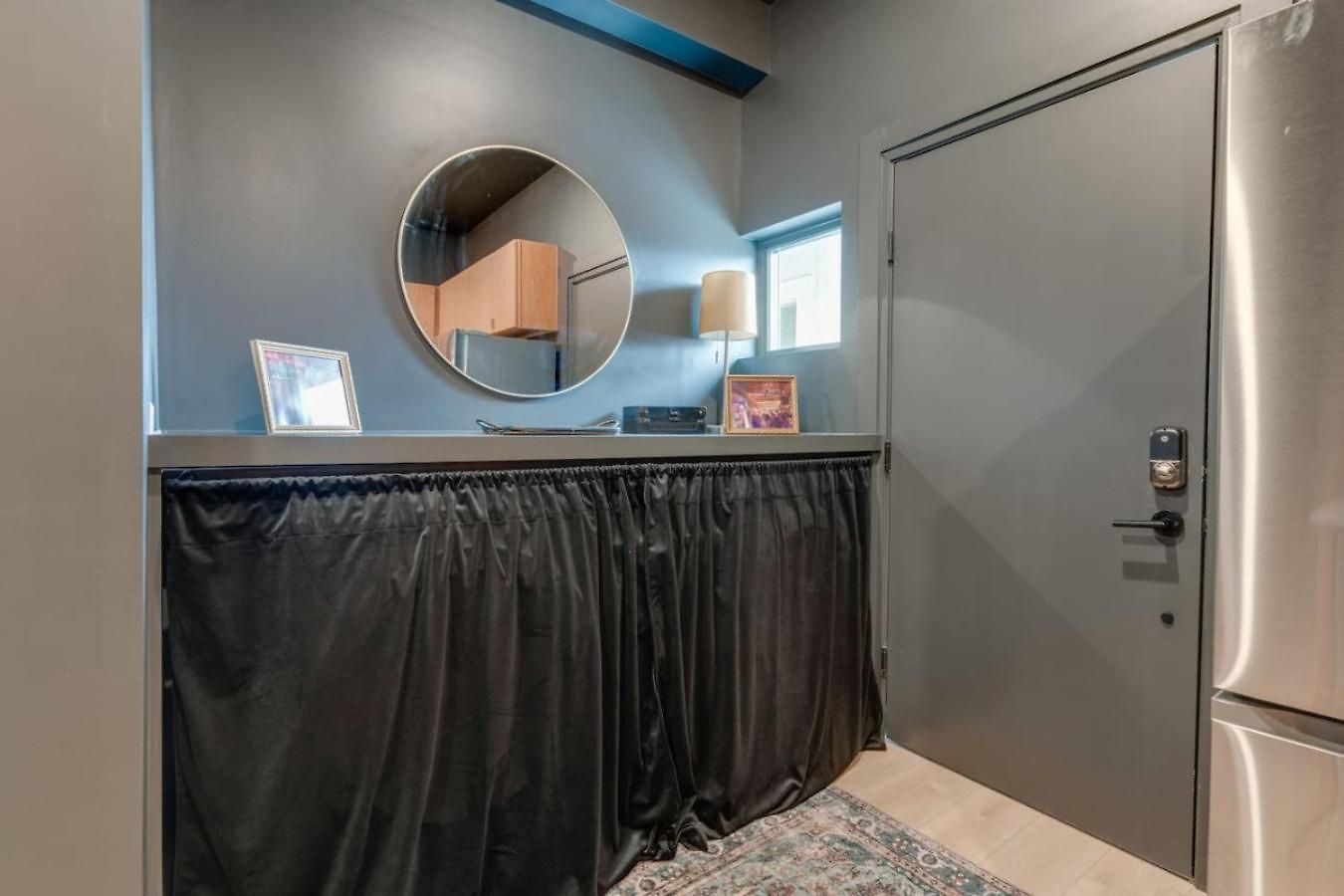 Spacious Floor Sleeps 6 Apartment *