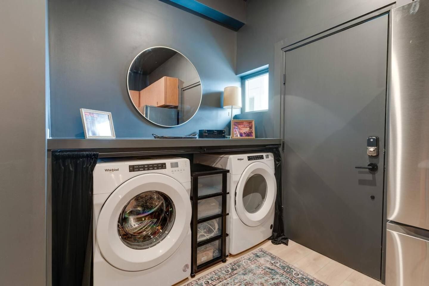 Apartment Spacious Floor Sleeps 6 *