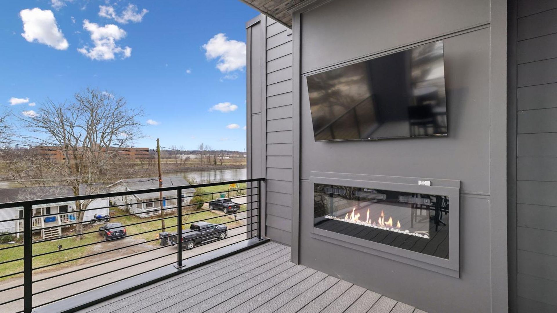 Sleek Multi-level Rooftop Views & Pool Table Nashville