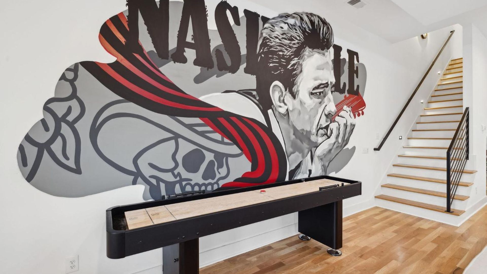 Sleek Multi-level Rooftop Views & Pool Table * Nashville