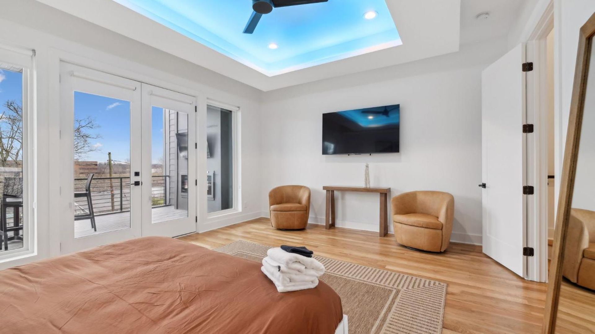 Sleek Multi-level Rooftop Views & Pool Table Holiday home *