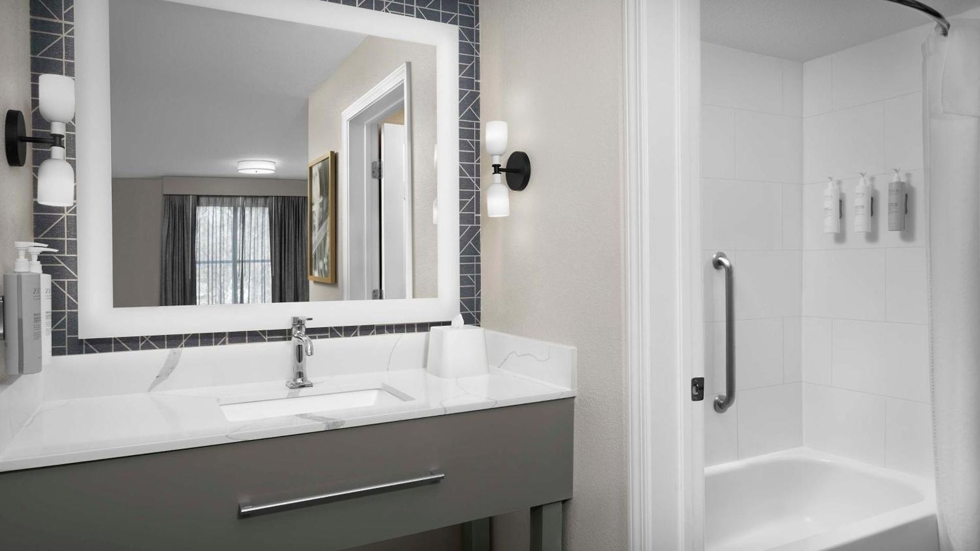 Hotel Homewood Airport 3*