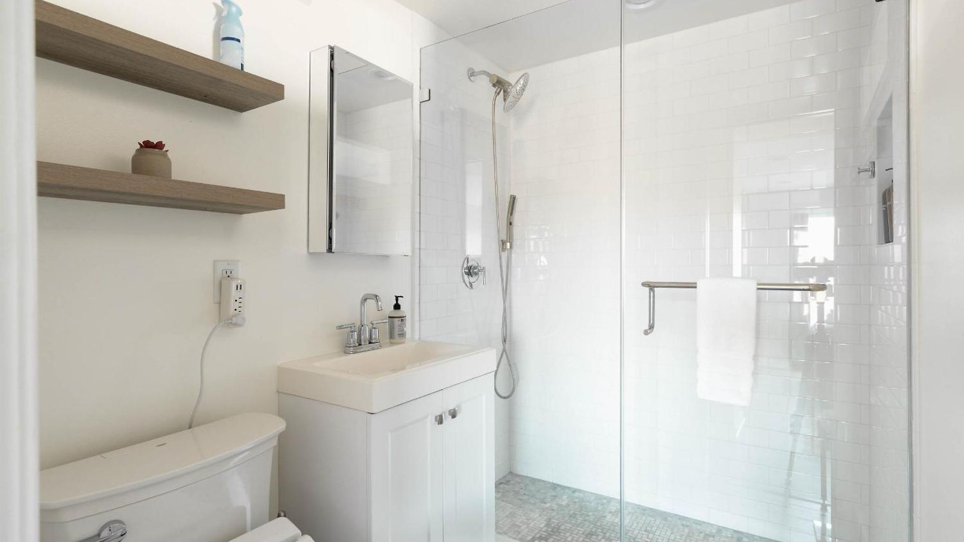 Private Haven - Minutes To Broadway, Bna Apartment