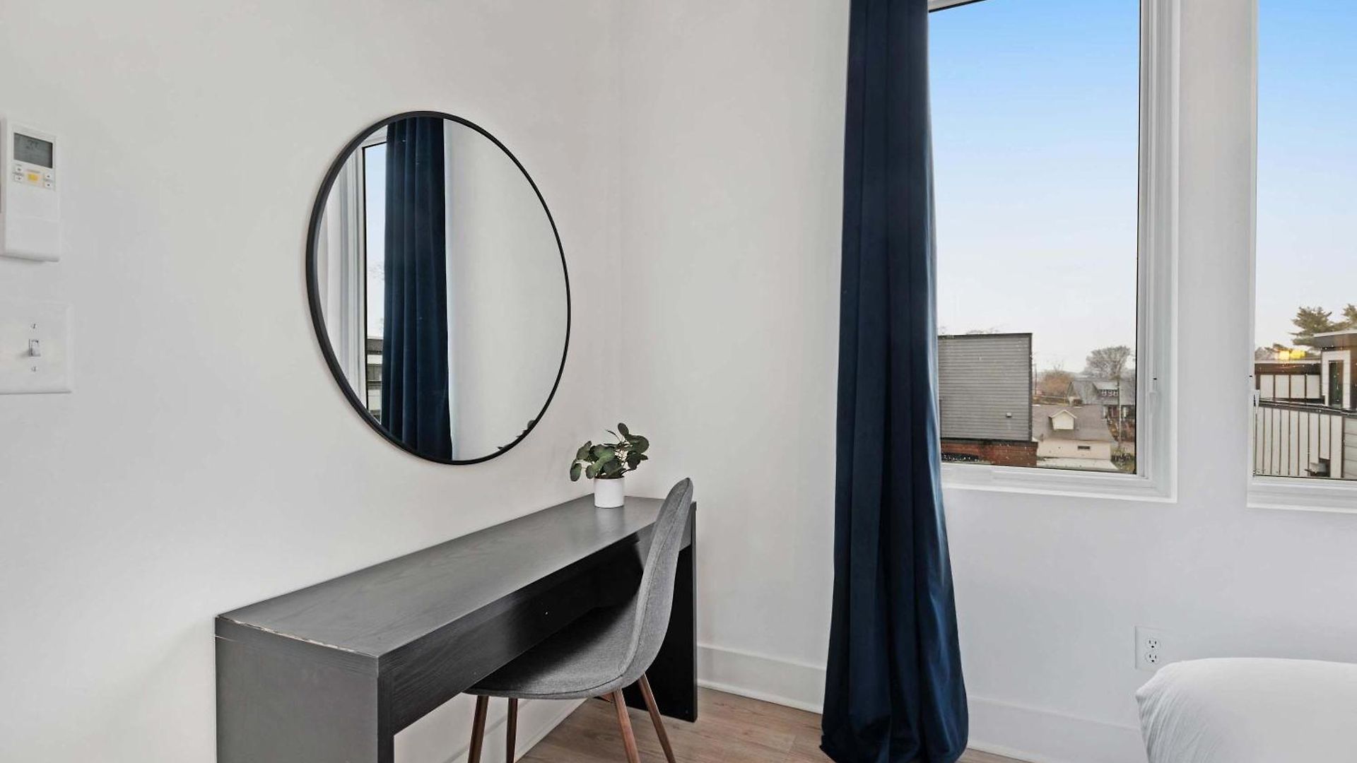 The Trillium & The Iris - 2 Homes 6 Bedrooms Nashville