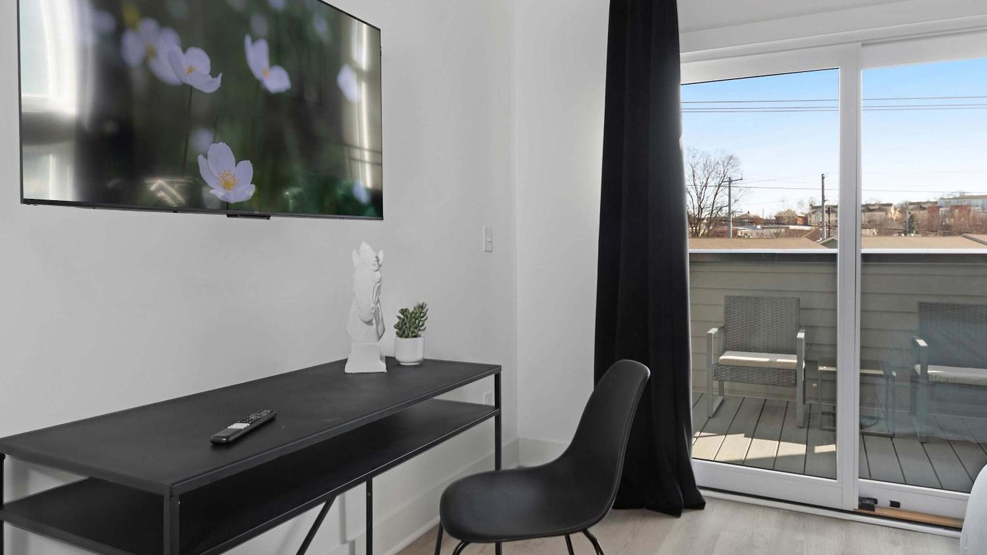 The Trillium & The Iris - 2 Homes 6 Bedrooms *
