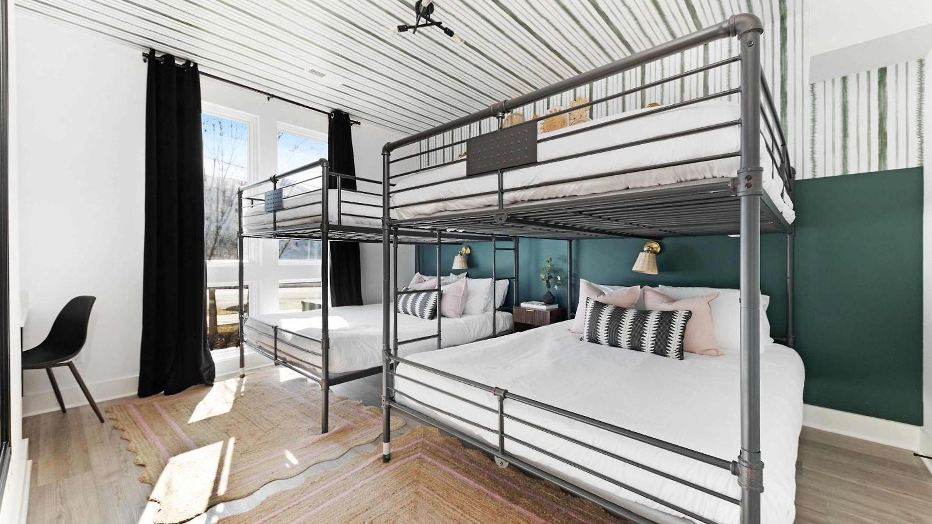 The Azalea & The Sunflower - Two Four Bedroom Homes Holiday home