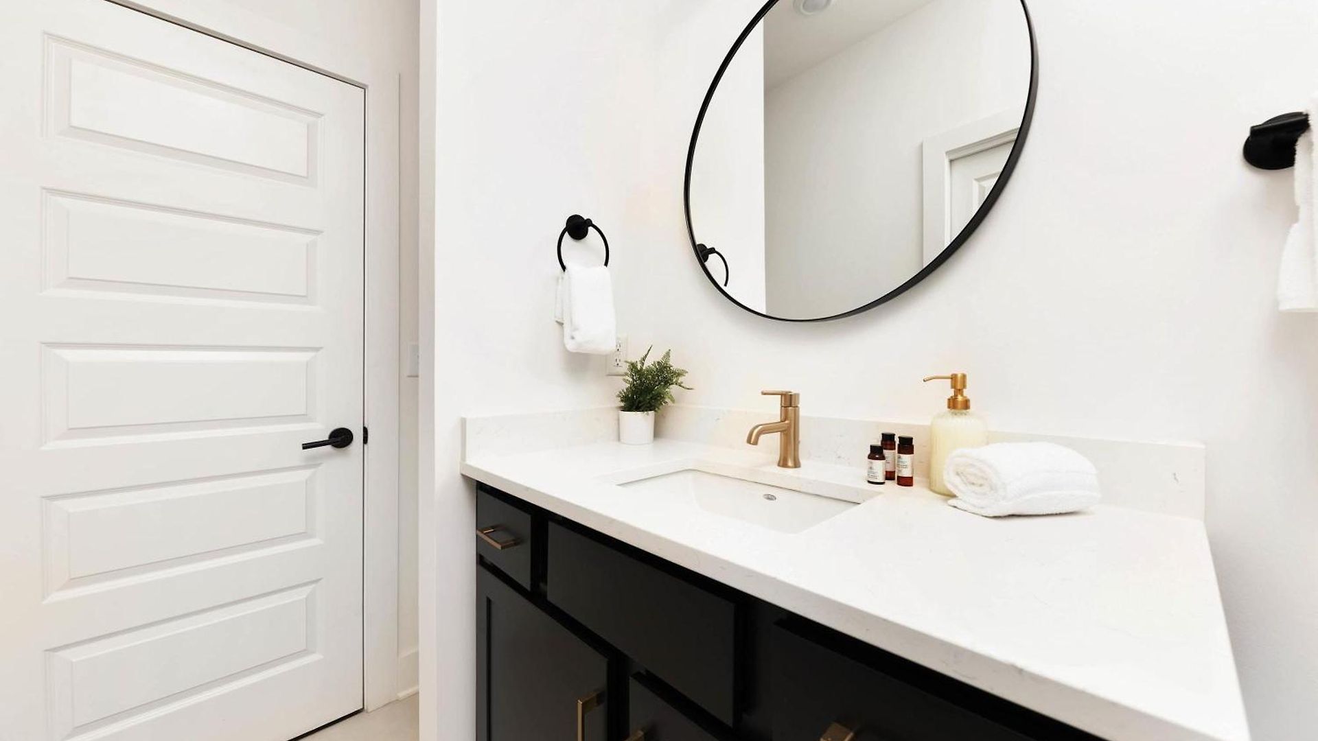 The Camellia & The Bluestem - Two Four Bedroom Homes Holiday home Nashville