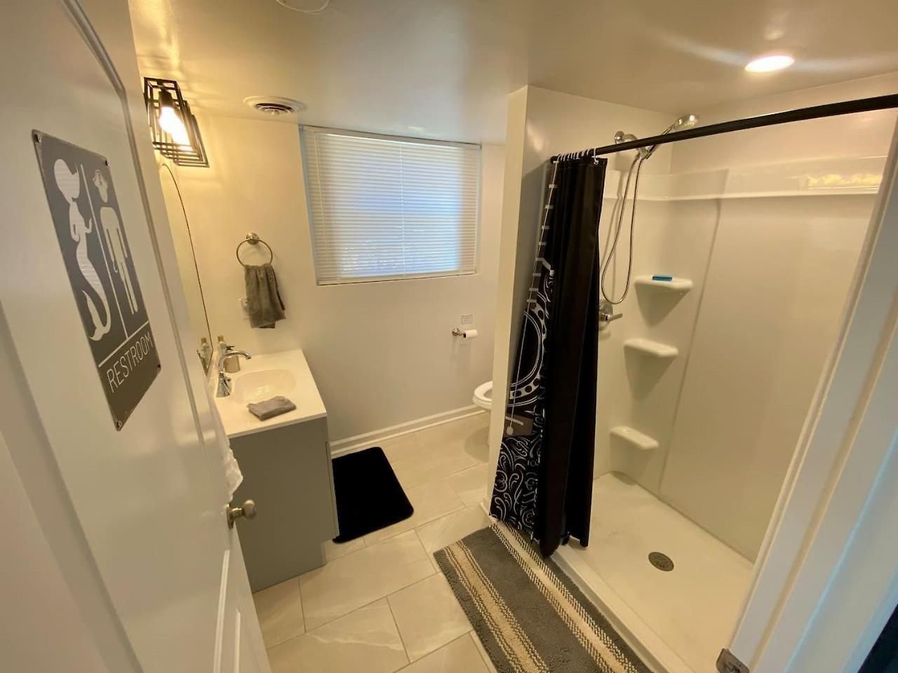 Private 1.35-acre Estate | Hot Tub, Pool Hall & Courts | Sleeps 11 *