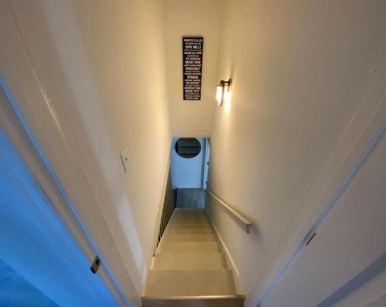 Private 1.35-acre Estate | Hot Tub, Pool Hall & Courts | Sleeps 11 Holiday home *