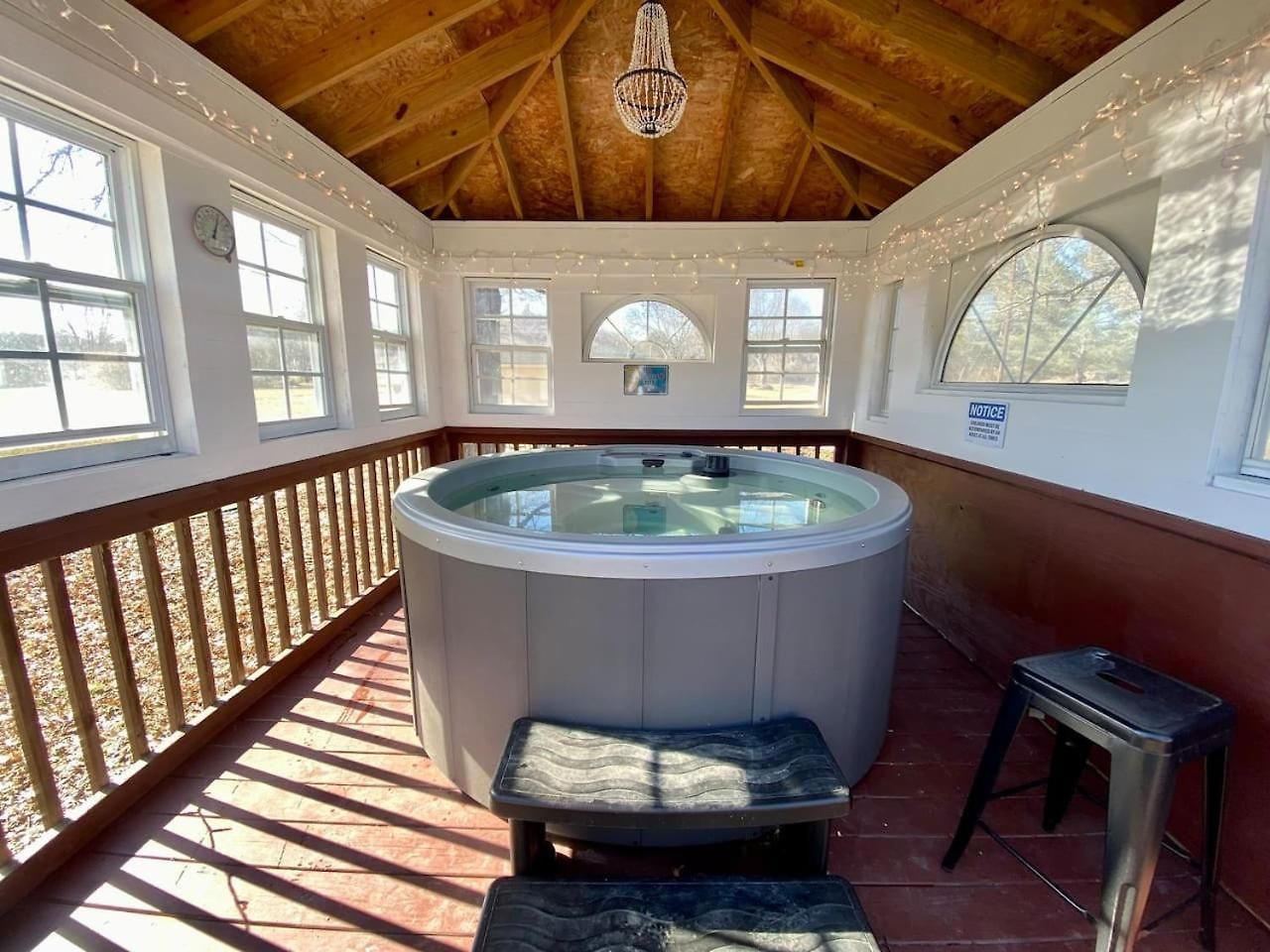 Private 1.35-acre Estate | Hot Tub, Pool Hall & Courts | Sleeps 11 Holiday home Nashville