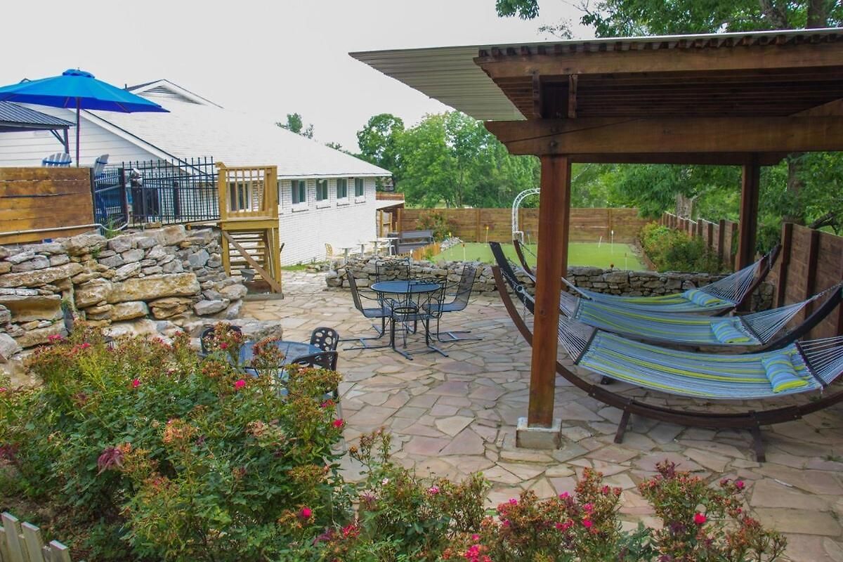 Holiday home Hall Of Fame Private Resort-9 Miles To Downtown Pools Arcade