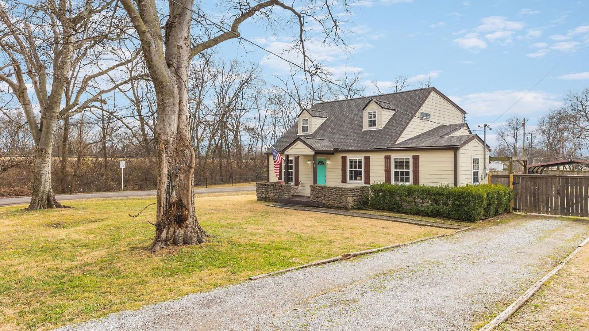 Big Cozy House 3 Mi To Downtown With Outdoor Fire Pit Holiday home Nashville