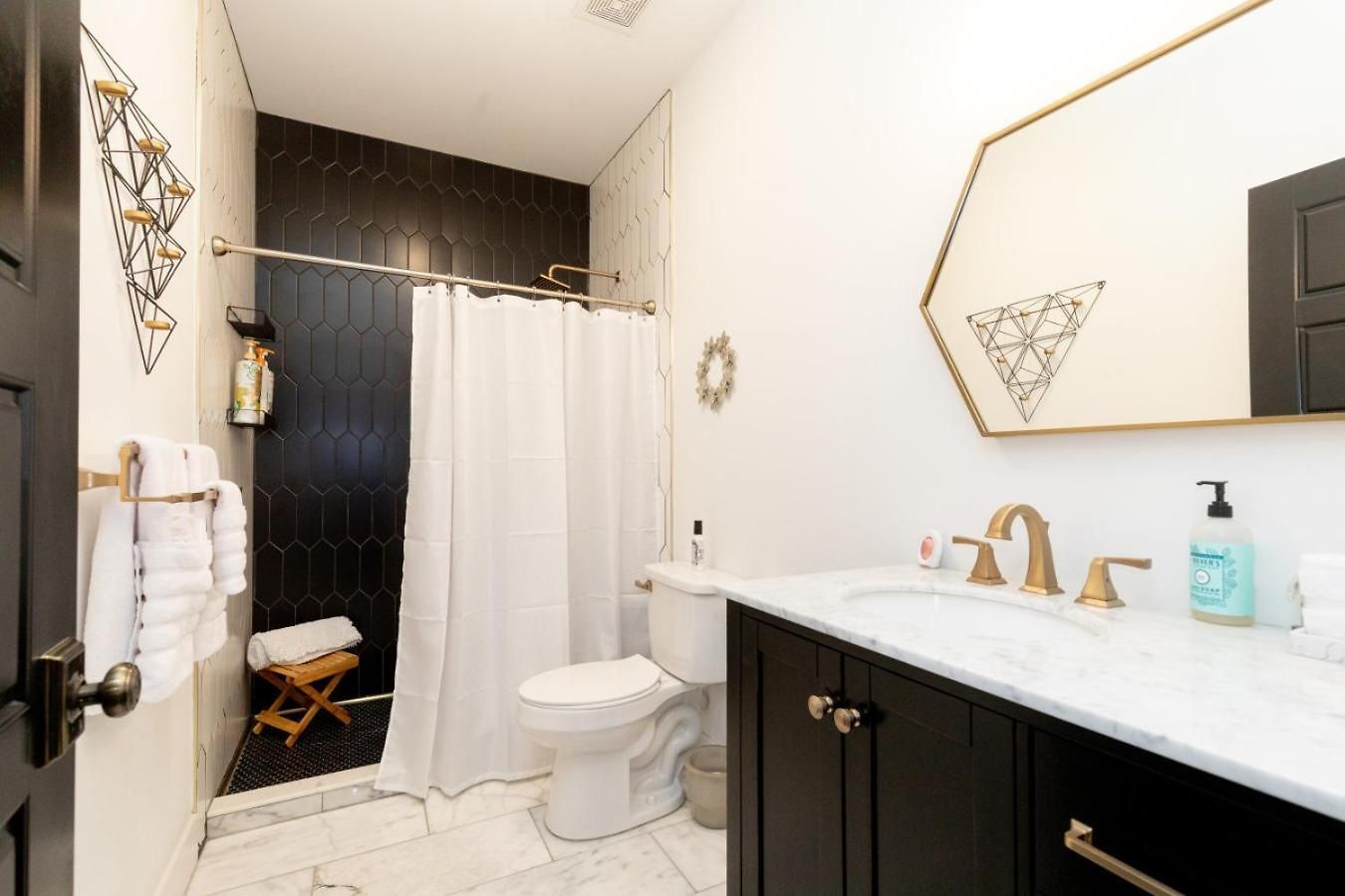 Germantown-adjacent 4br With Private Deck & Grill Holiday home Nashville