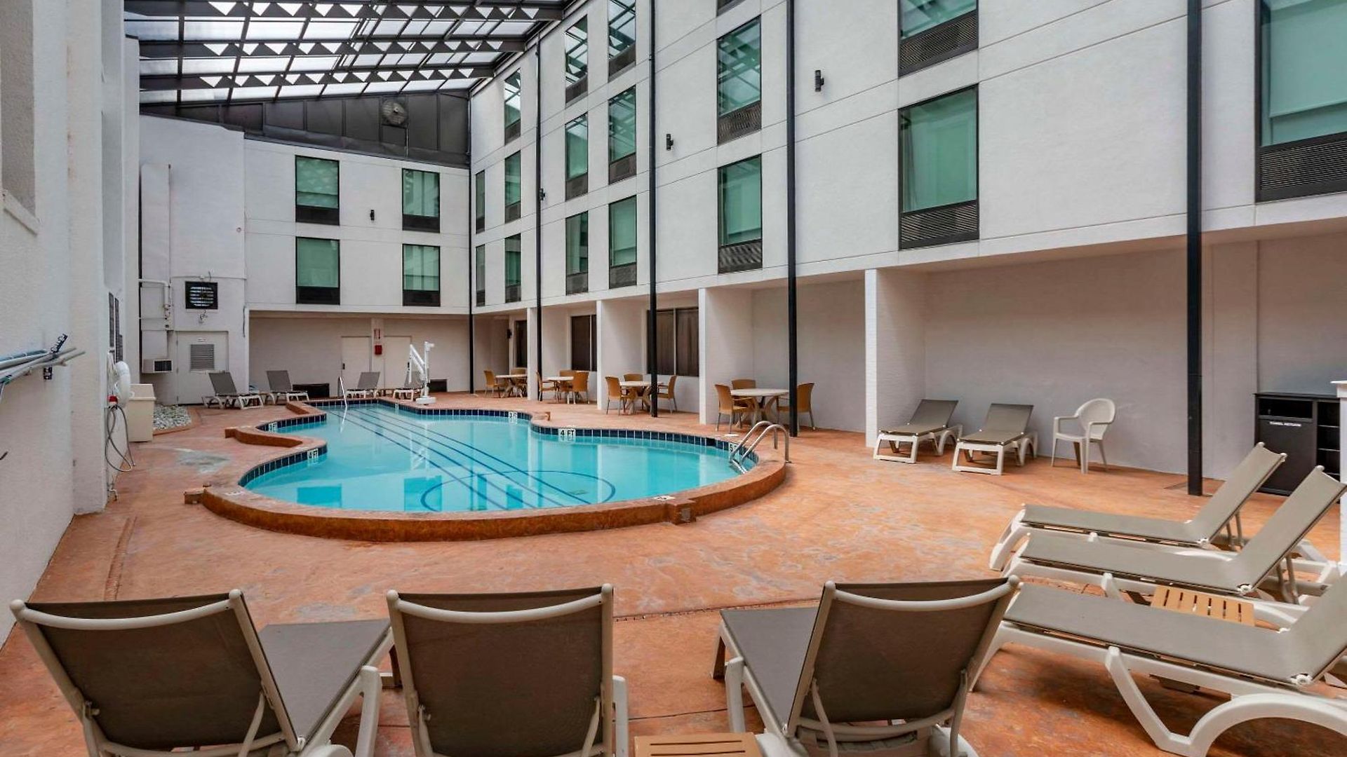 Hotel Comfort & Downtown - Stadium