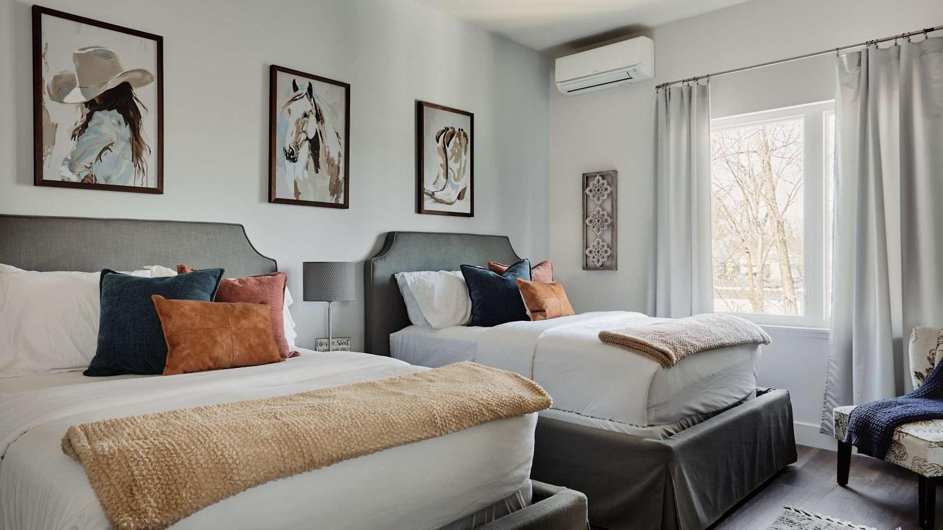 Holiday home Perfect Cma Fest Hq, Rooftop 10 Mins To Downtown, Garage, Ping Pong, Karaoke, Axe Throwing, Shuffleboard, 10 Mins To Broadway, 5 Mins To Five Points, Perfect For Bachelors Or Bachelorettes, 24 Hr Hospitality *