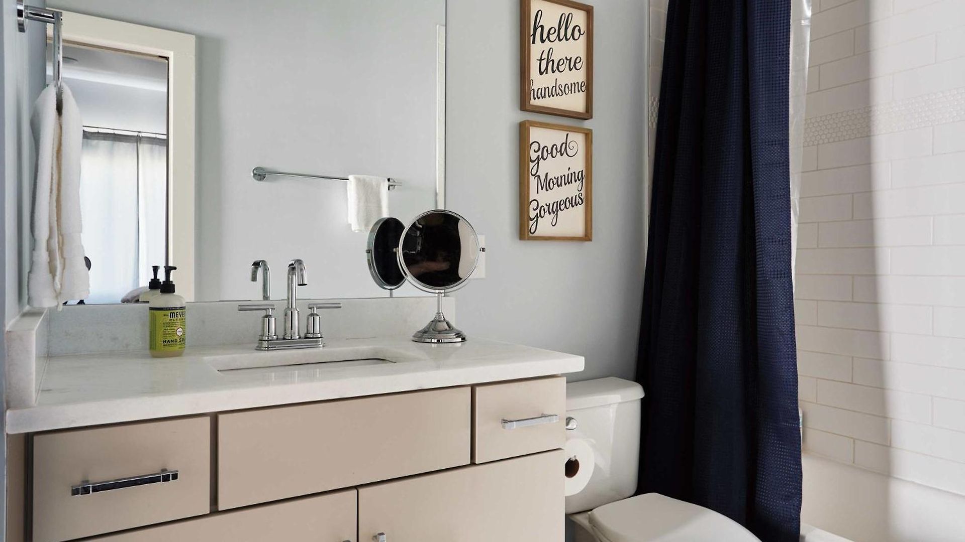 Holiday home Perfect Cma Fest Hq, Rooftop 10 Mins To Downtown, Garage, Ping Pong, Karaoke, Axe Throwing, Shuffleboard, 10 Mins To Broadway, 5 Mins To Five Points, Perfect For Bachelors Or Bachelorettes, 24 Hr Hospitality Nashville