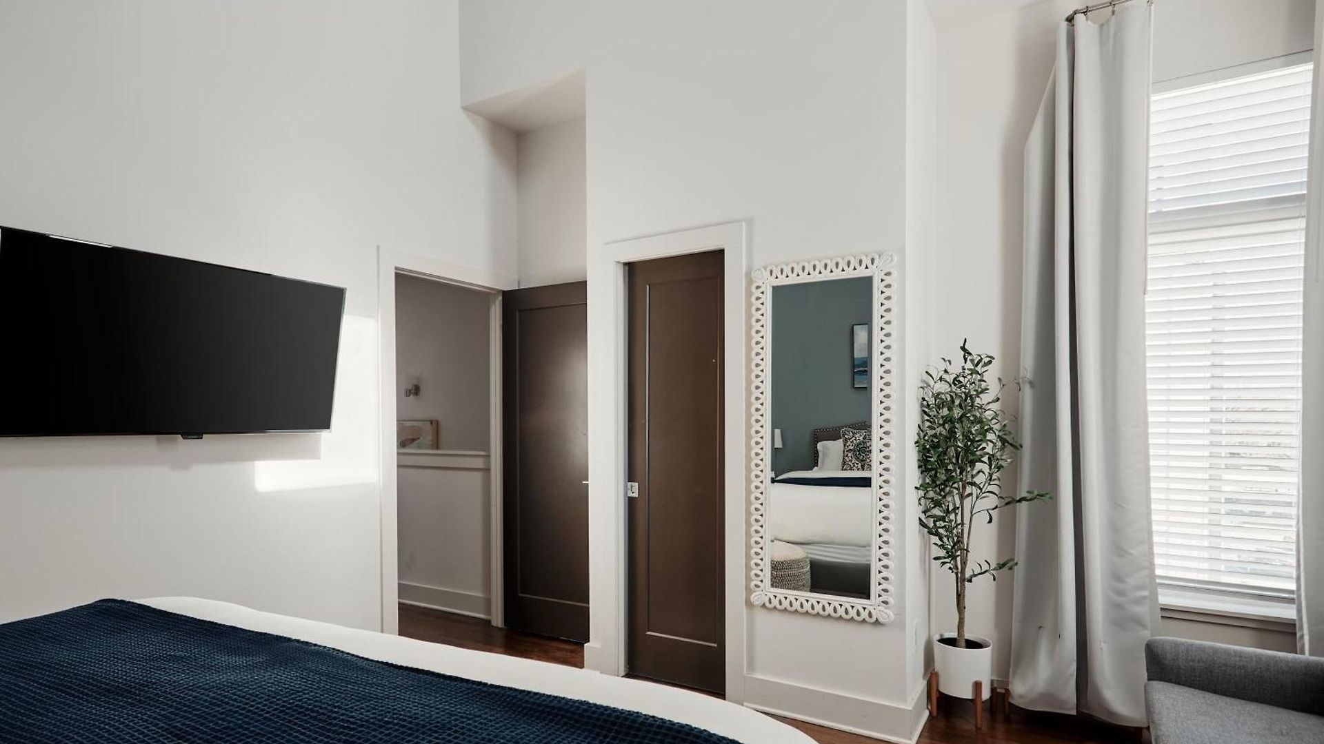 Perfect Cma Fest Hq, Rooftop 10 Mins To Downtown, Garage, Ping Pong, Karaoke, Axe Throwing, Shuffleboard, 10 Mins To Broadway, 5 Mins To Five Points, Perfect For Bachelors Or Bachelorettes, 24 Hr Hospitality Holiday home *