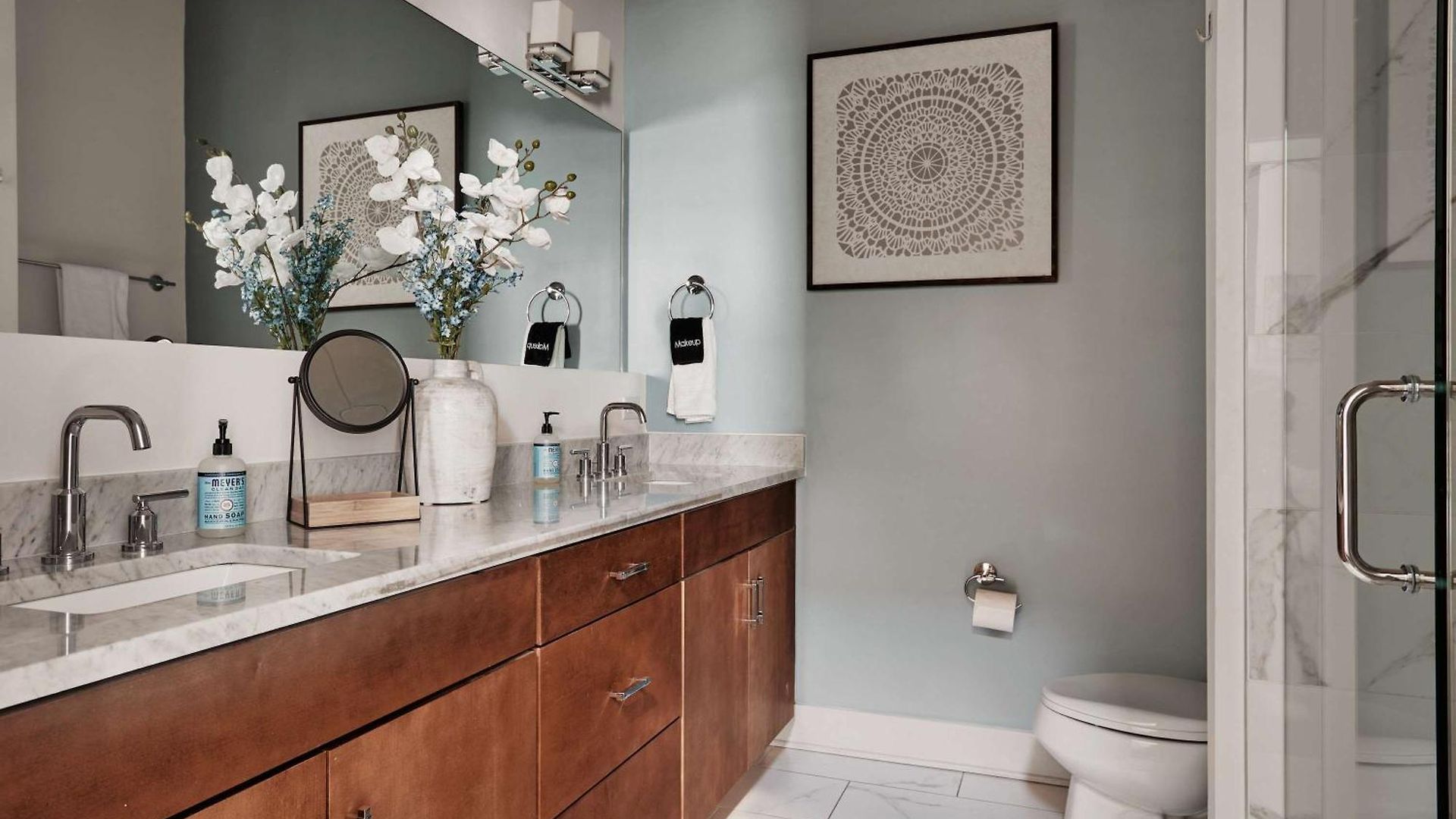 Holiday home Perfect Cma Fest Hq, Rooftop 10 Mins To Downtown, Garage, Ping Pong, Karaoke, Axe Throwing, Shuffleboard, 10 Mins To Broadway, 5 Mins To Five Points, Perfect For Bachelors Or Bachelorettes, 24 Hr Hospitality *
