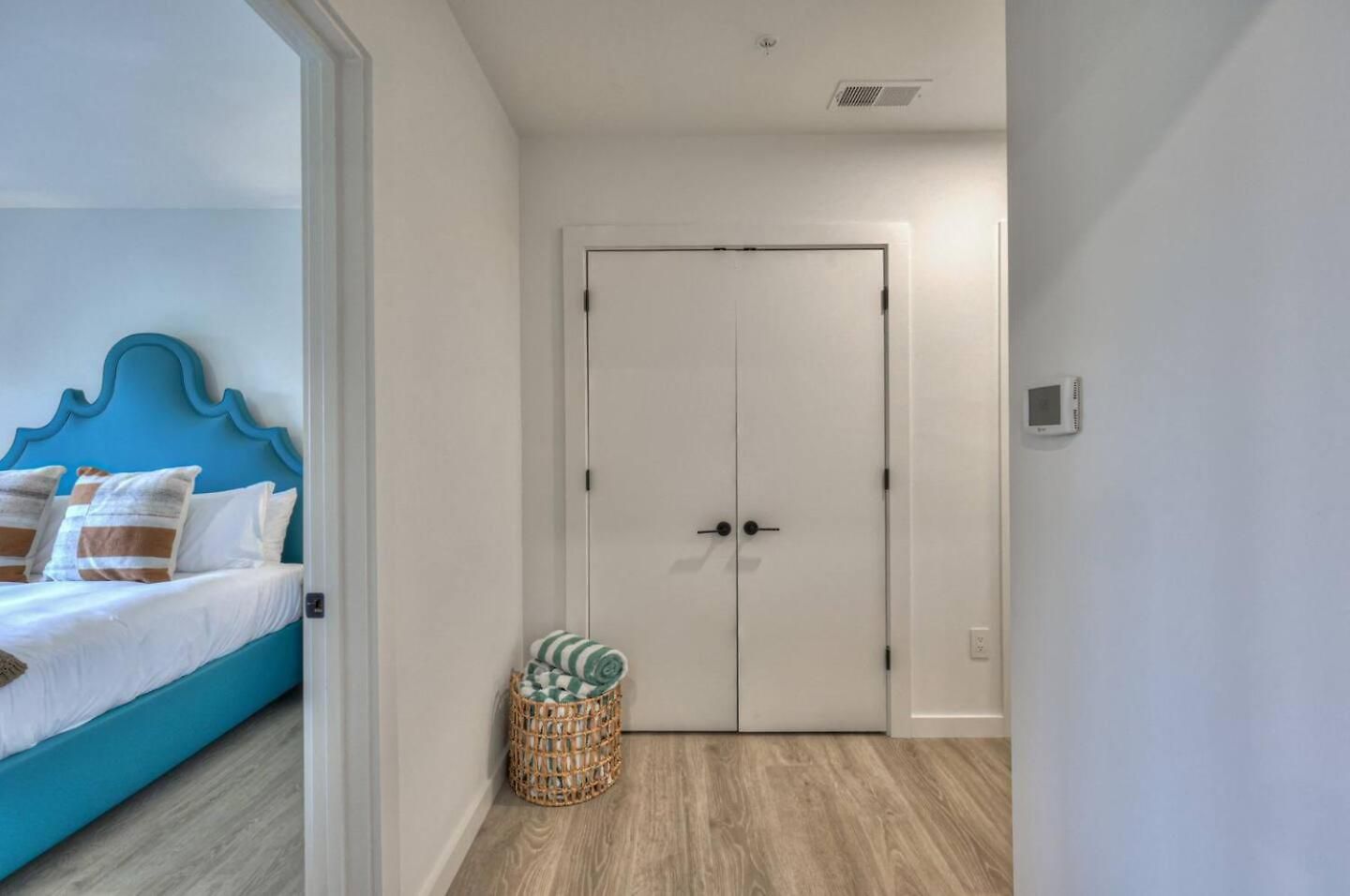 3br2ba Lux Pool Walk To Broadway 08mi