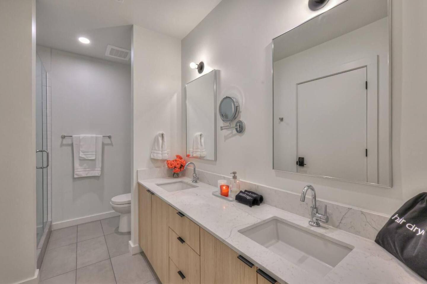 3br2ba Lux Pool Walk To Broadway 08mi Holiday home *