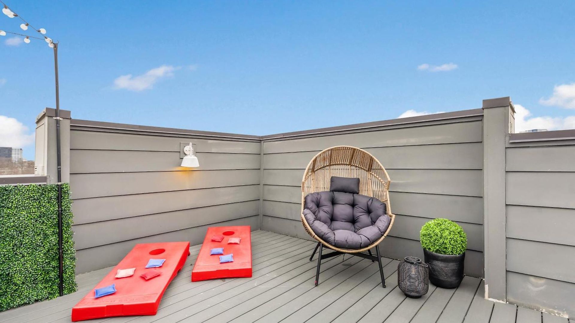 The Hawkins House - Walk To Gulch, Rooftop Views! Holiday home *