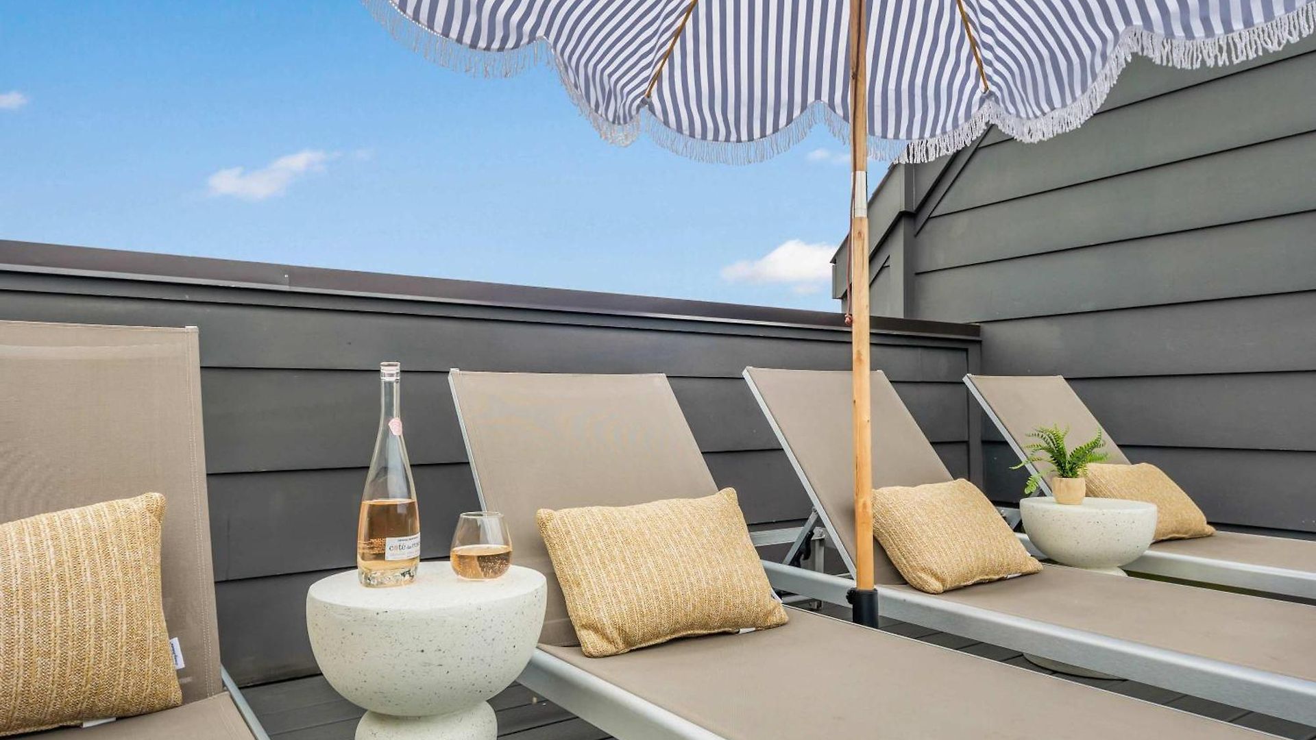 Holiday home The Hawkins House - Walk To Gulch, Rooftop Views!