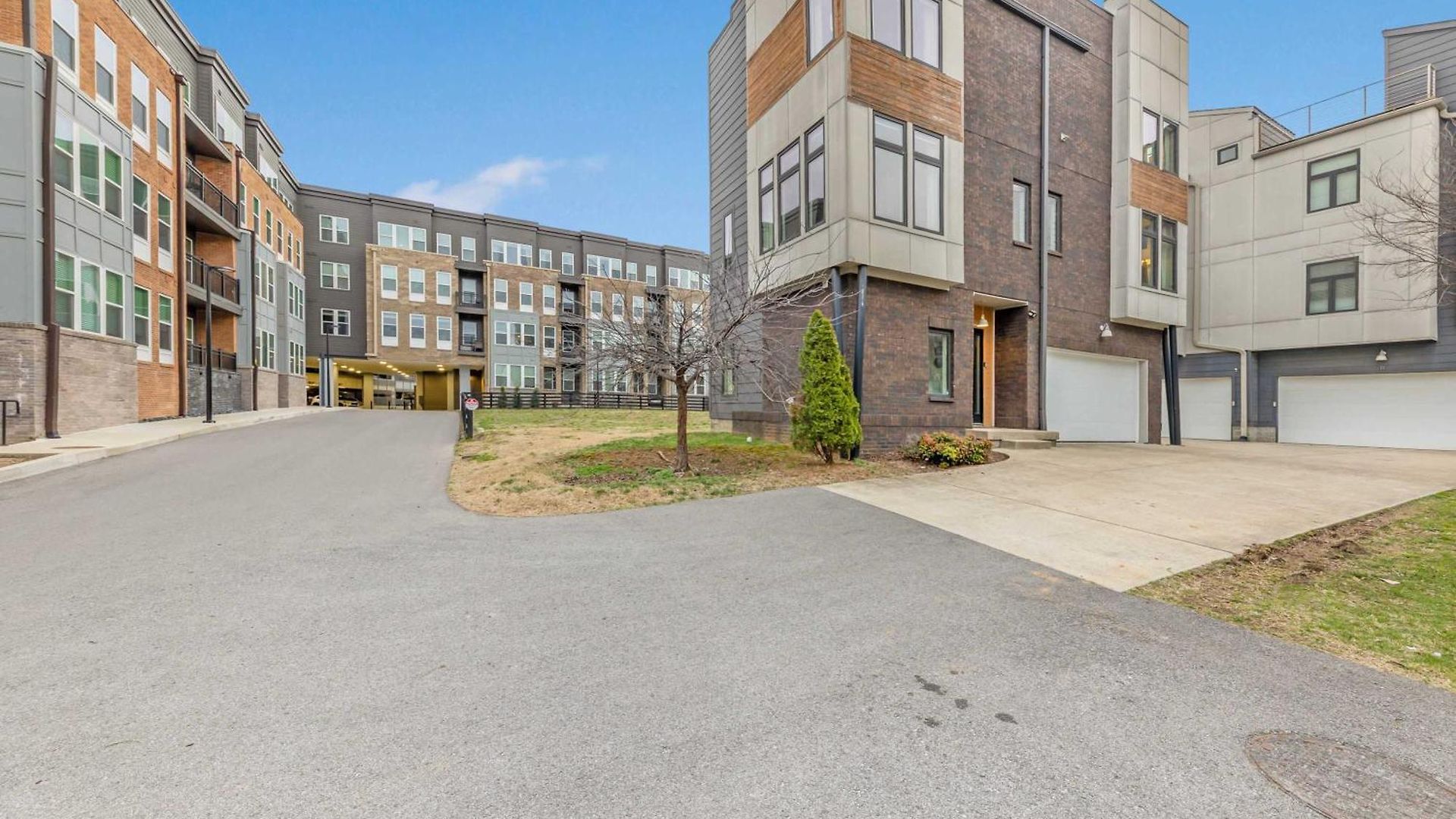 The Hawkins House - Walk To Gulch, Rooftop Views! Holiday home *