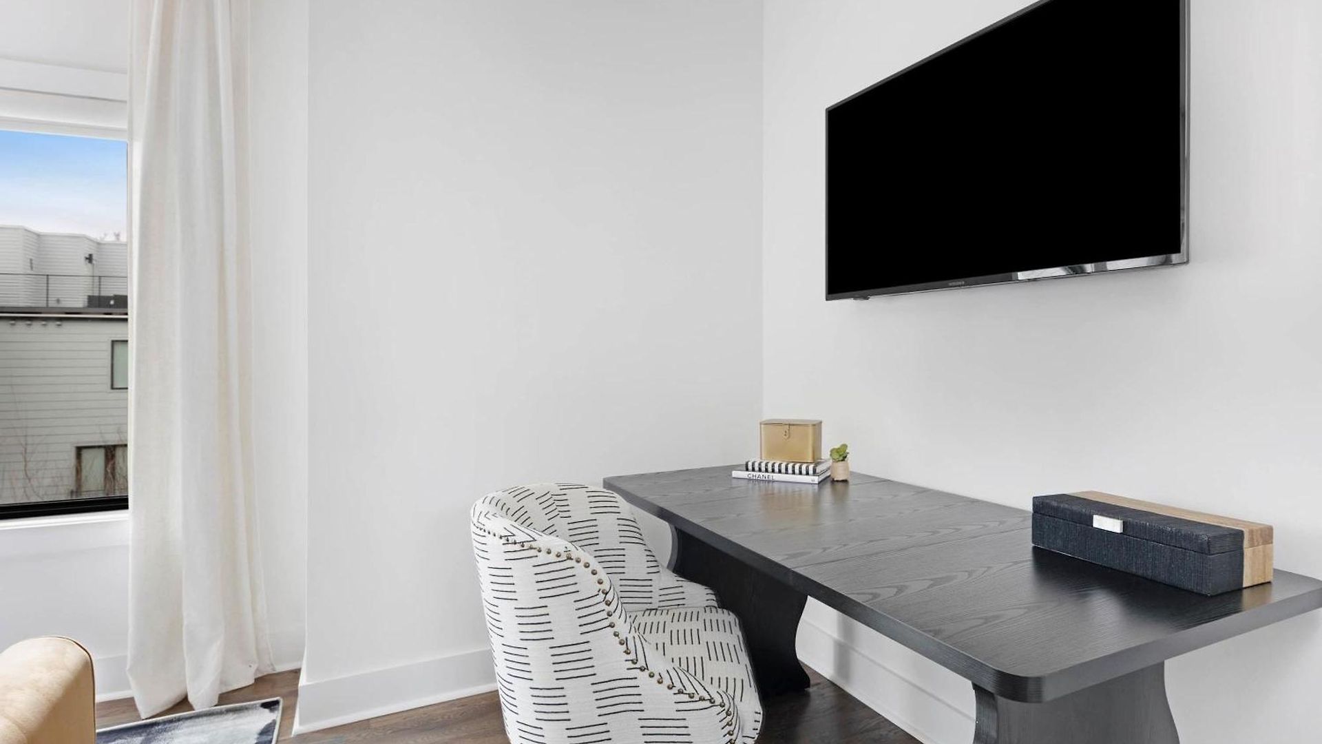 The Hawkins House - Walk To Gulch, Rooftop Views! Holiday home Nashville